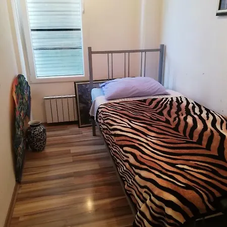 Old Town Apartment *